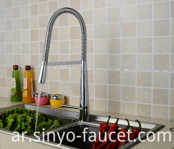 Pull Down Kitchen Lavatory Faucet Single Handle Kitchen Sink Faucet (QH3055K)